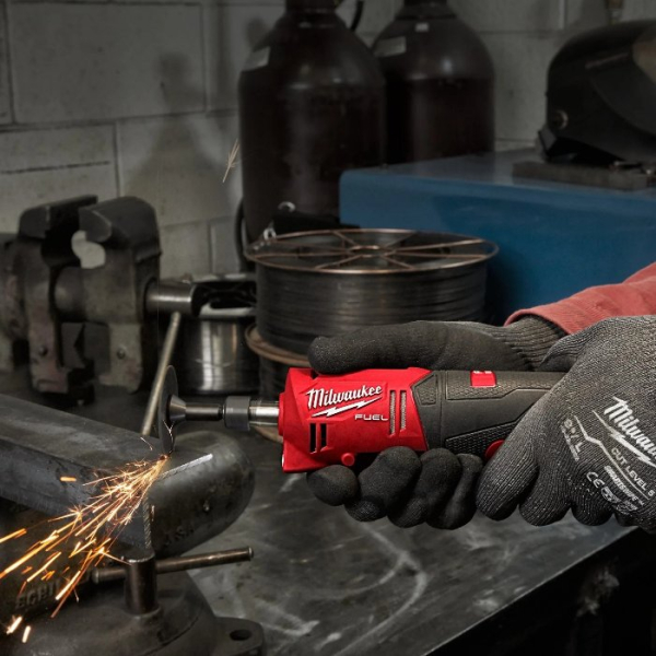 Акумуляторна пряма шліфмашина Milwaukee M12 FDGS-422B, 1xМ12 В4, 1xМ12 В2, з/у С12 С, в сумке
