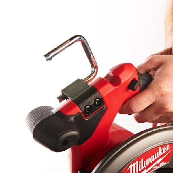 Аккумуляторная циркулярная пила Milwaukee M18 CCS55-0, каркас