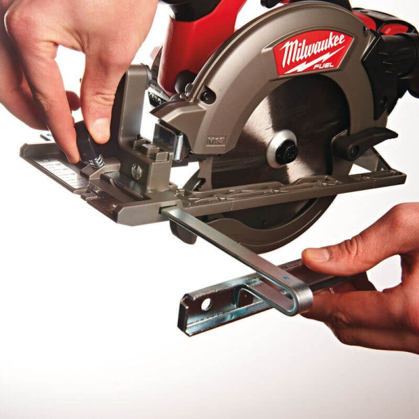 Аккумуляторная циркулярная пила Milwaukee M18 CCS55-0, каркас