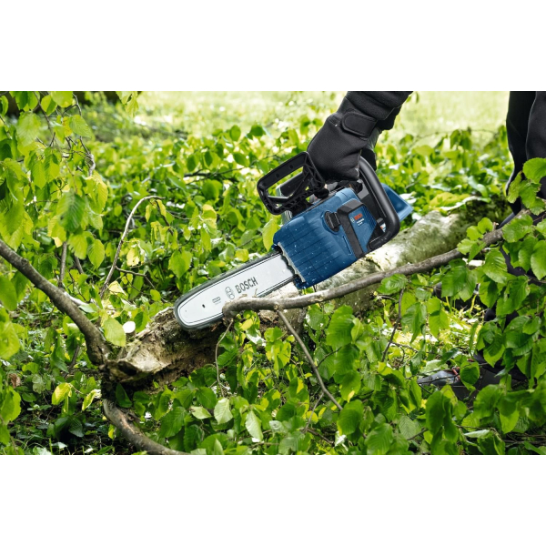Аккумуляторная цепная пила Bosch GKE 18V-40 Professional, 2×ProCORE 18V 8.0 Ah, з/у GAL18V160