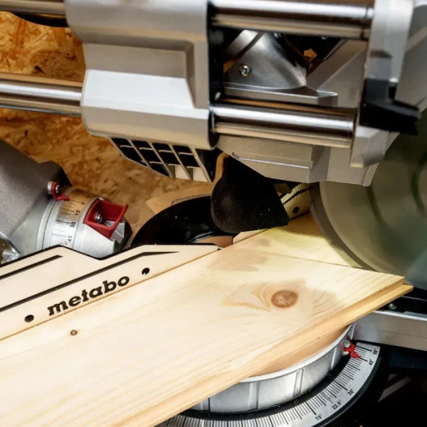 Торцювальна пила з протяжкою Metabo KGSV 216 MC, диск Multi Cut Z60