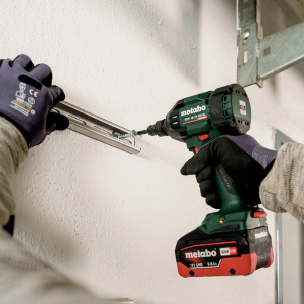 Аккумуляторнный гайковерт Metabo SSW 18 LTX 550 BL, 2x5.2 Аh, ASC 55, в MetaBox