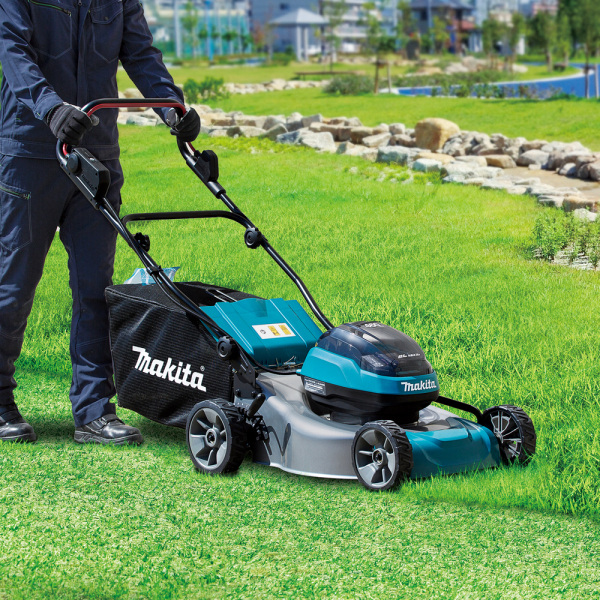 Аккумуляторная газонокосилка Makita DLM466PT2, 2x5.0Ah, з/у DC18RD