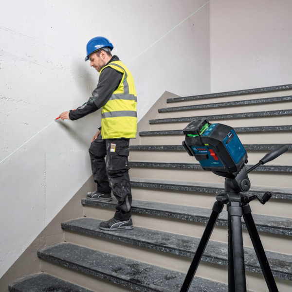 Лазерний лінійний нівелір Bosch GLL 80-33 G Professional, 1x3.0Ah, тримач LB 10, аксесуари, у валізі