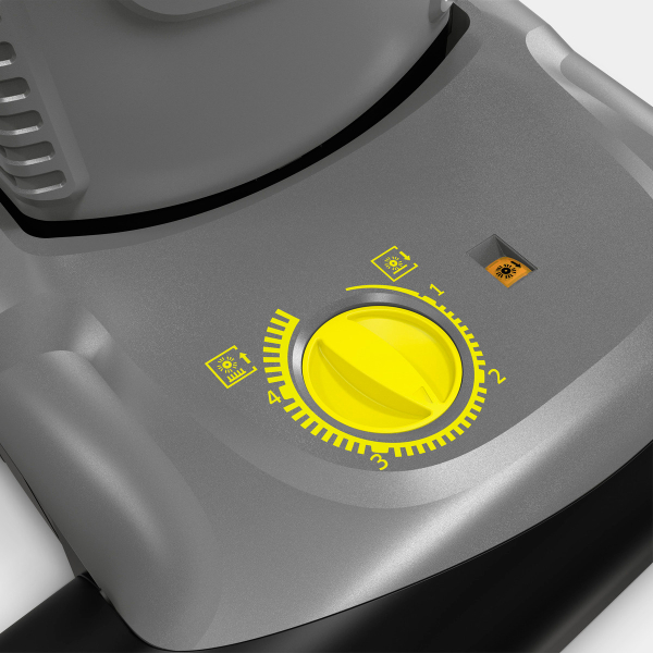 Щеточный пылесос Karcher CV 38/2 Adv