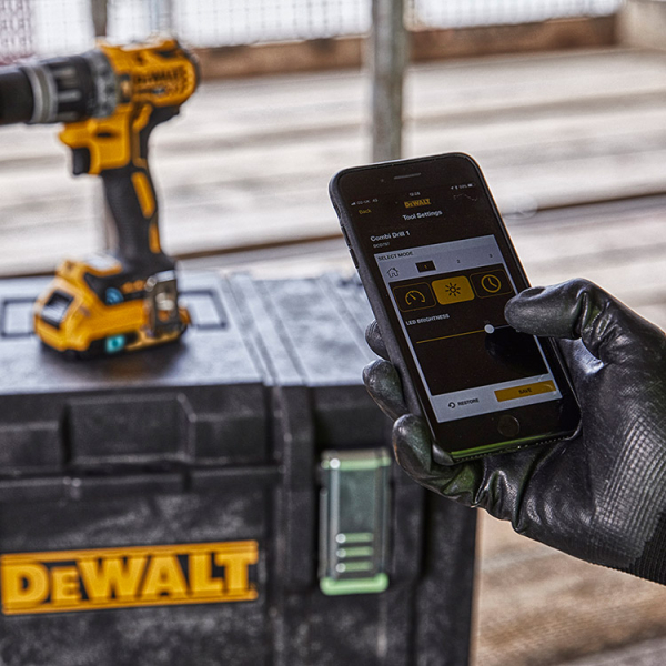 Аккумуляторный ударный шуруповерт DeWalt DCD797P2B