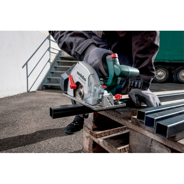 Акумуляторна дискова пила по металу Metabo MKS 18 LTX 58, 2x5.5Ah, з/п, в MetaLoc