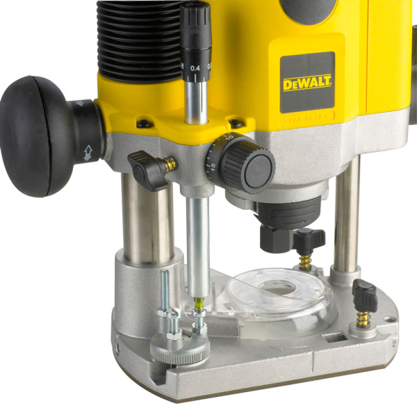 Фрезер DeWalt DW621