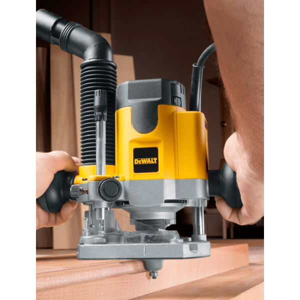 Фрезер DeWalt DW621