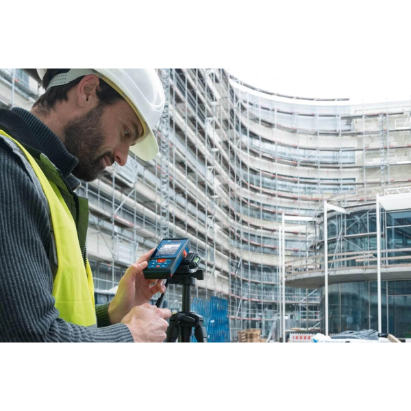 Лазерный дальномер Bosch Professional GLM 100-25 C с чехлом