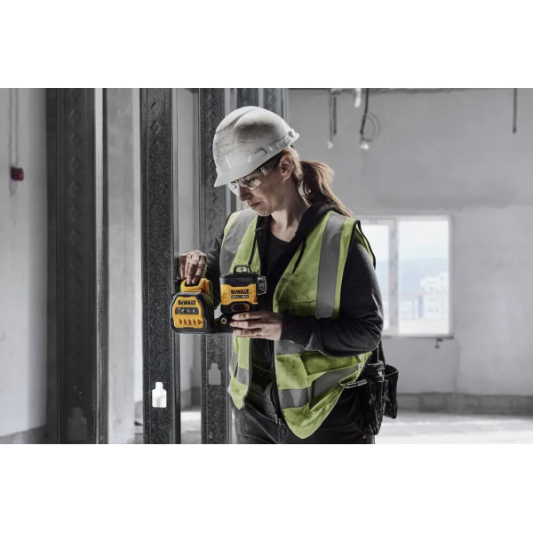 Рівень лазерний лінійний DeWalt DCE089D1G18, 1x2.0Ah, з/п, у валізі, аксесуари