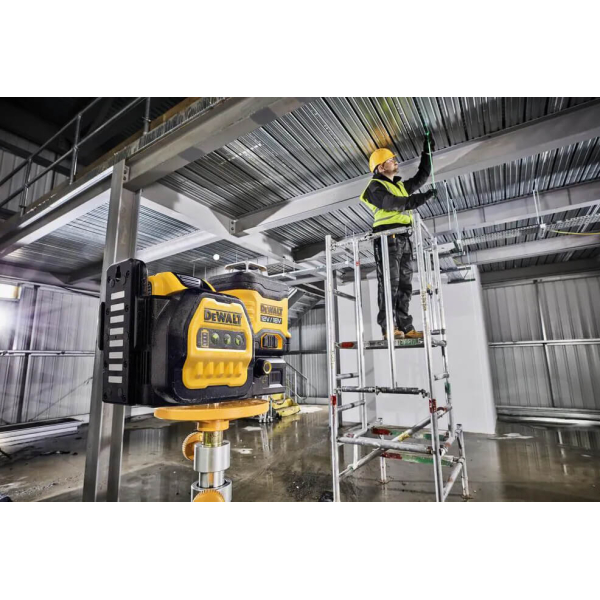 Уровень лазерный линейный DeWalt DCE089NG18, каркас, в чемодане с акссесуарами