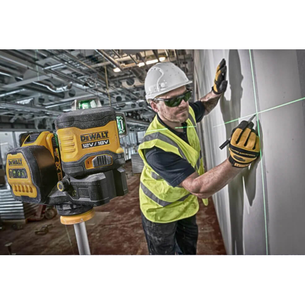 Уровень лазерный линейный DeWalt DCE089NG18, каркас, в чемодане с акссесуарами