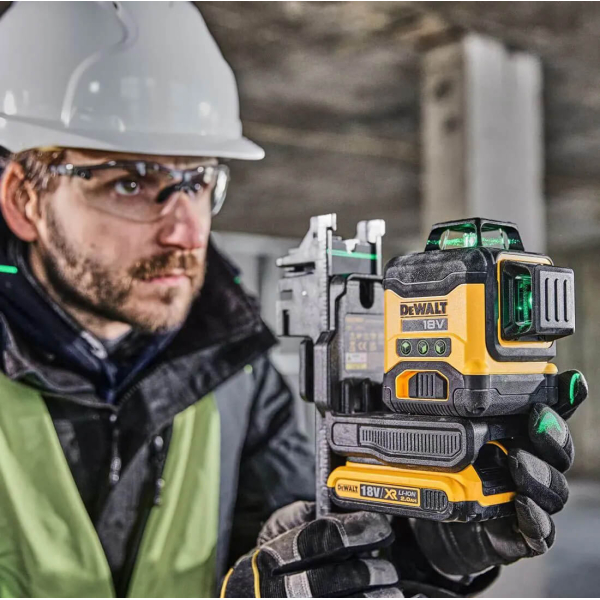 Лазерный линейный уровень DeWalt DCLE34031N, каркас, в чемодане с кронштейном