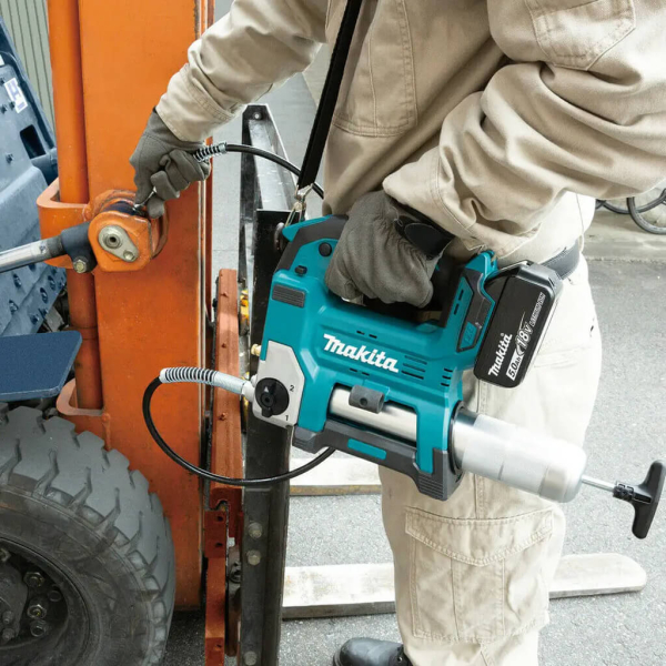 Аккумуляторный пистолет для смазки Makita DGP180Z, 1x3.0Ah, з/у