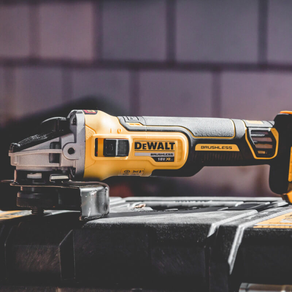 Аккумуляторная болгарка DeWalt DCG405NT, каркас в кейсе