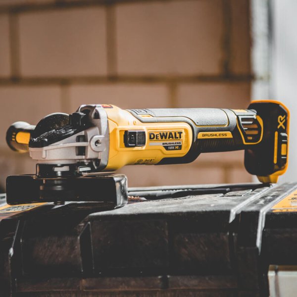 Акумуляторна болгарка DeWalt DCG405P2, 2x5.0 Ah, з/п, кейс TSTAK