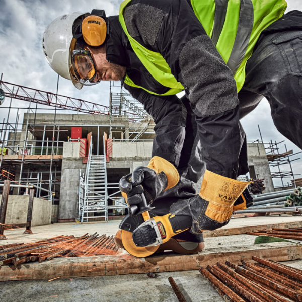 Акумуляторна болгарка DeWalt DCG405P2, 2x5.0 Ah, з/п, кейс TSTAK