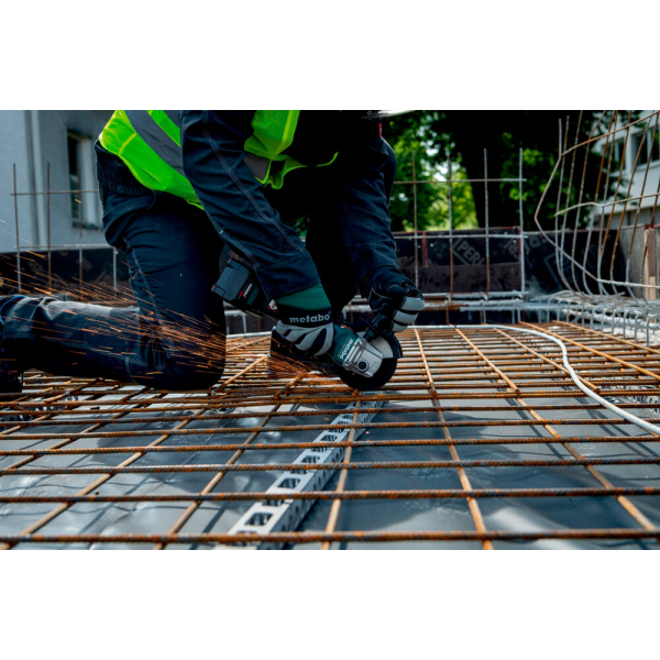 Акумуляторна болгарка Metabo W 18 L BL 9-125, 2x4.0 Ah, ASC 55, в MetaBox 165 L
