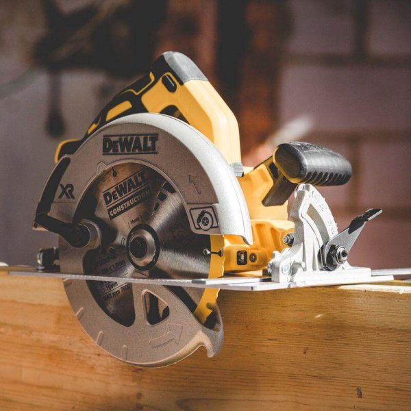 Аккумуляторная дисковая пила DeWalt DCS570N, 1x5.0Ah