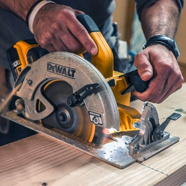 Аккумуляторная дисковая пила DeWalt DCS570N, 1x5.0Ah