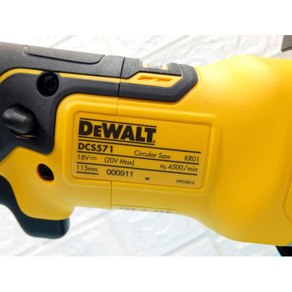 Аккумуляторная дисковая пила DeWalt DCS571NT, каркас, в кейсе