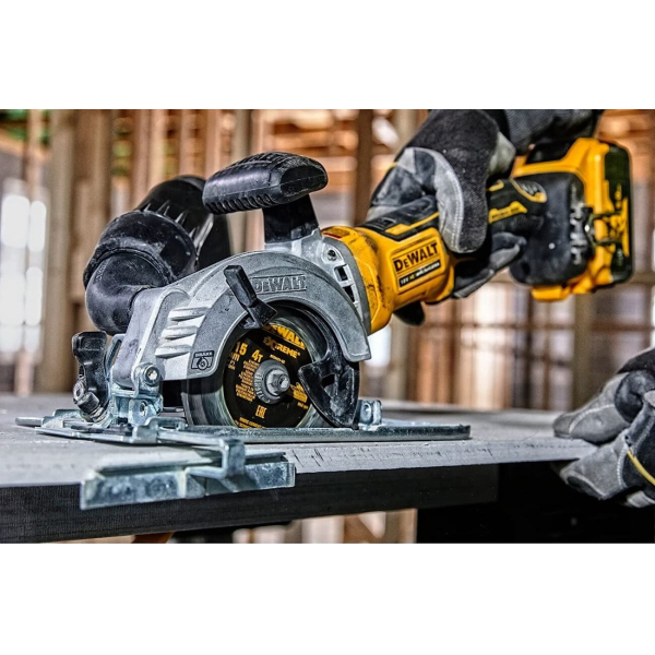 Аккумуляторная дисковая пила DeWalt DCS571P2, 2x5.0Ah, з/у, кейс