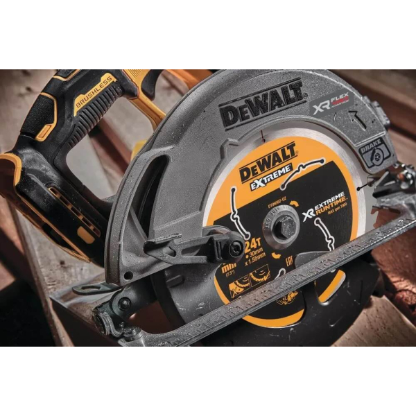 Аккумуляторная дисковая пила DeWalt DCS573NT, каркас, в кейсе