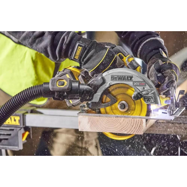 Аккумуляторная дисковая пила DeWalt DCS573NT, каркас, в кейсе