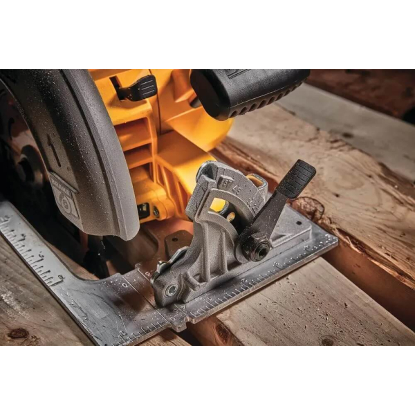 Аккумуляторная дисковая пила DeWalt DCS573NT, каркас, в кейсе