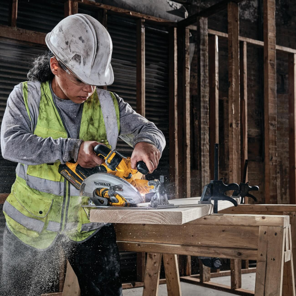 Аккумуляторная дисковая пила DeWalt DCS573T1, 1x6.0Ah, з/у, в кейсе