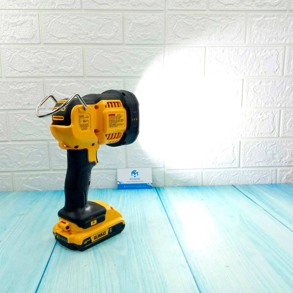 Фонарик аккумуляторный светодиодный DeWALT DCL043