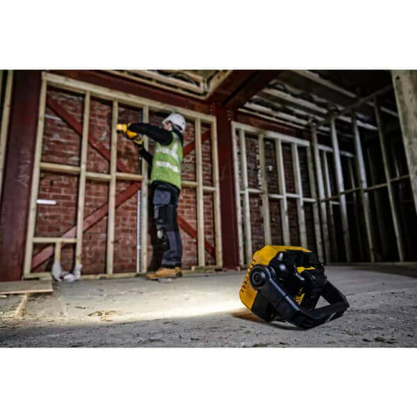 Фонарик аккумуляторный светодиодный DeWALT DCL077