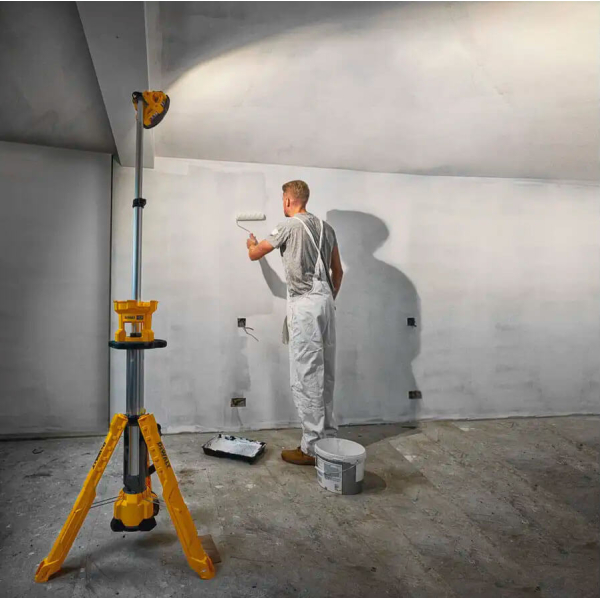 Фонарик аккумуляторный светодиодный DeWALT DCL079