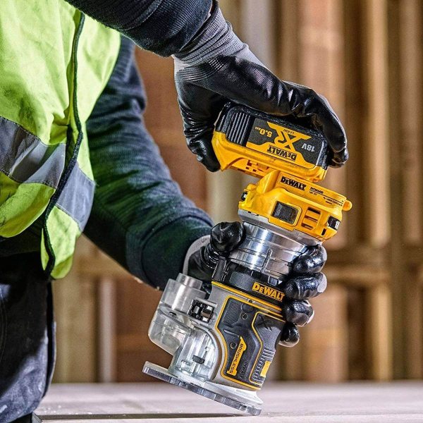 Аккумуляторный окантовочный фрезер DeWalt DCW600N, каркас