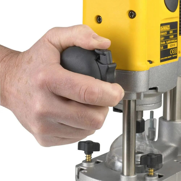 Фрезер DeWalt DW621KT у кейсіі