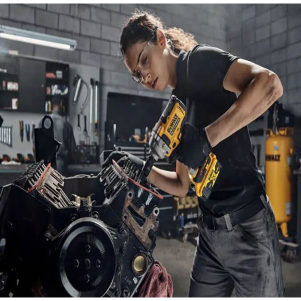 Аккумуляторный гайковерт DeWALT DCF891NT, каркас в кейсе