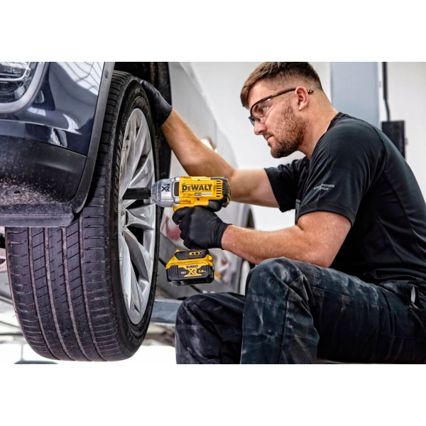 Акумуляторний гайковерт DeWALT DCF899HNT, каркас в кейсі