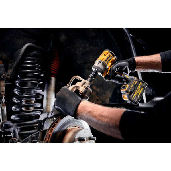 Акумуляторний гайковерт DeWALT DCF923P2G, 2x18 В Li-Ion XR 5.0 Ah, з/п