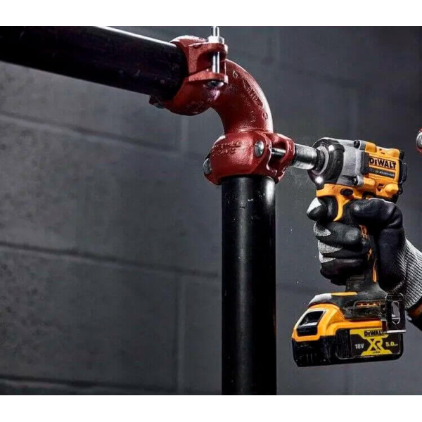 Акумуляторний гайковерт DeWALT DCF922D2T, 2x18 В Li-Ion XR 2.0 Ah, з/п, в кейсі