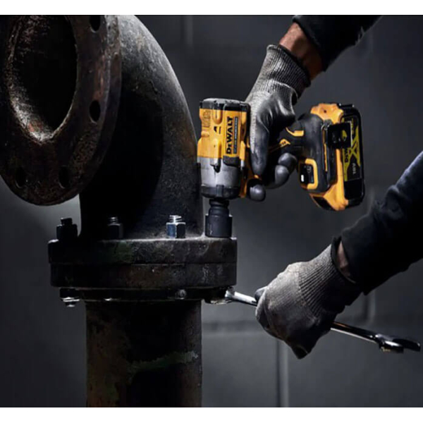 Акумуляторний гайковерт DeWALT DCF922NT, каркас в кейсі