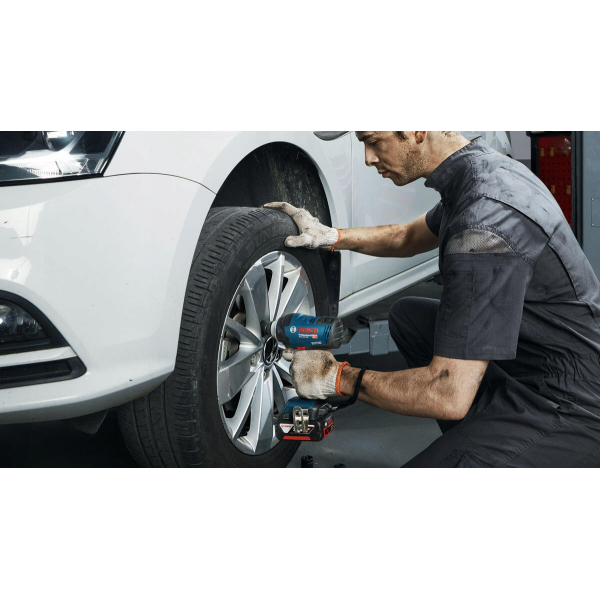 Аккумуляторный гайковерт Bosch Professional GDS 18V-400, 2x4.0Ah, з/у GAL 18V-40, в кейсе