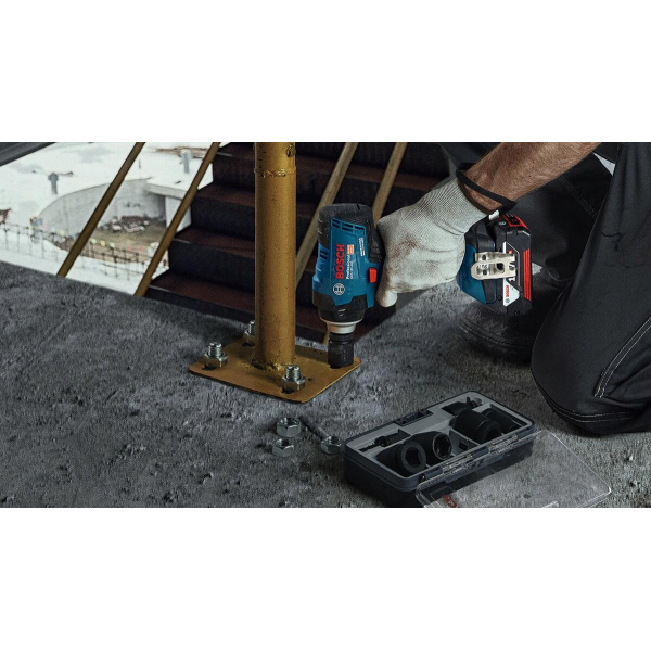 Аккумуляторный гайковерт Bosch Professional GDS 18V-400, 2x4.0Ah, з/у GAL 18V-40, в кейсе