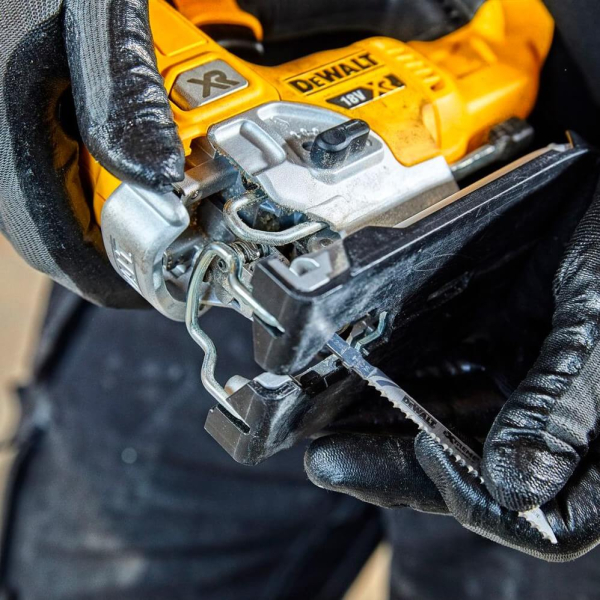 Акумуляторний лобзик DeWalt DCS334N, каркас