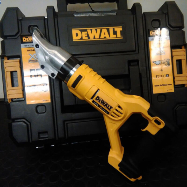 Аккумуляторные листовые ножницы по металлу DeWalt DCS491NT, каркас, в кейсе