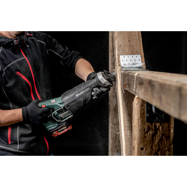 Акумуляторна шабельна пила Metabo SSEP 18 LTX BL MVT, 2xLiHD 18V 8.0Ah, з/п ASC 145, у MetaBox