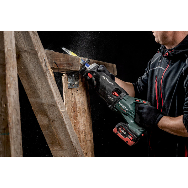 Акумуляторна шабельна пила Metabo SSEP 18 LTX BL MVT, 2xLiHD 18V 8.0Ah, з/п ASC 145, у MetaBox