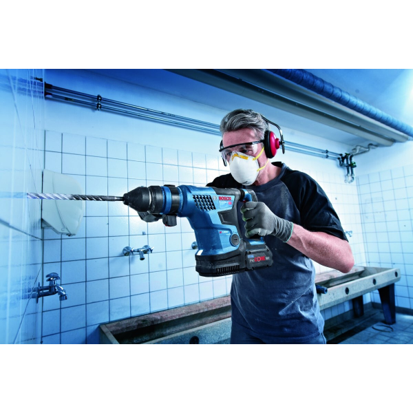 Аккумуляторный перфоратор Bosch Professional GBH 18V-34 CF, каркас, в кейсе