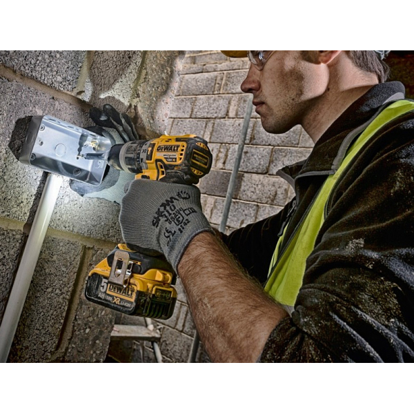 Акумуляторний ударний шуруповерт DeWALT DCD796D2, 2x2.0 Ah, з/п, в кейсі