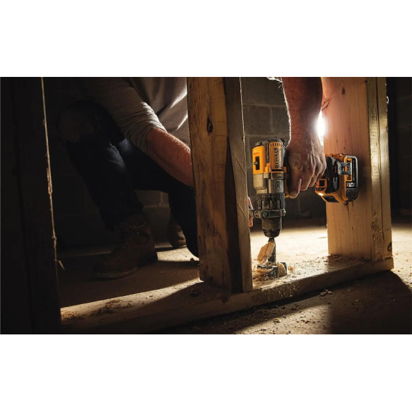 Аккумуляторный ударный дрель-шуруповерт DeWALT DCD996P3, 3x5.0 Ah, з/у, в кейсе
